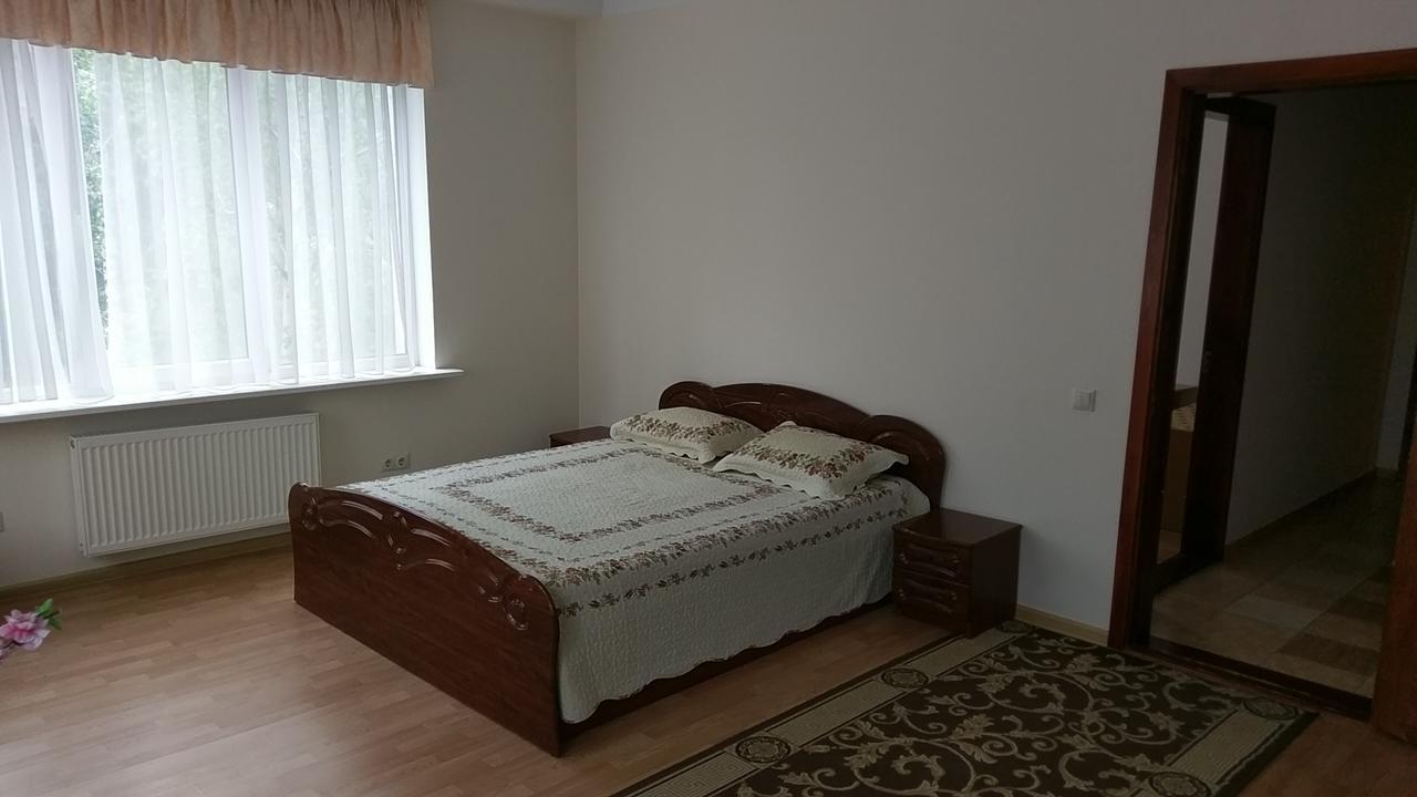 Sviatoshyn Aparthotel Kiev Extérieur photo