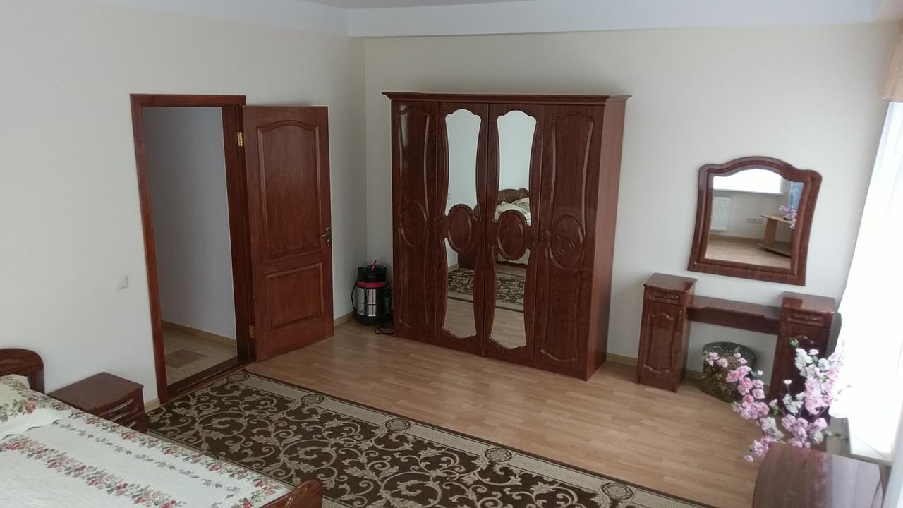 Sviatoshyn Aparthotel Kiev Extérieur photo